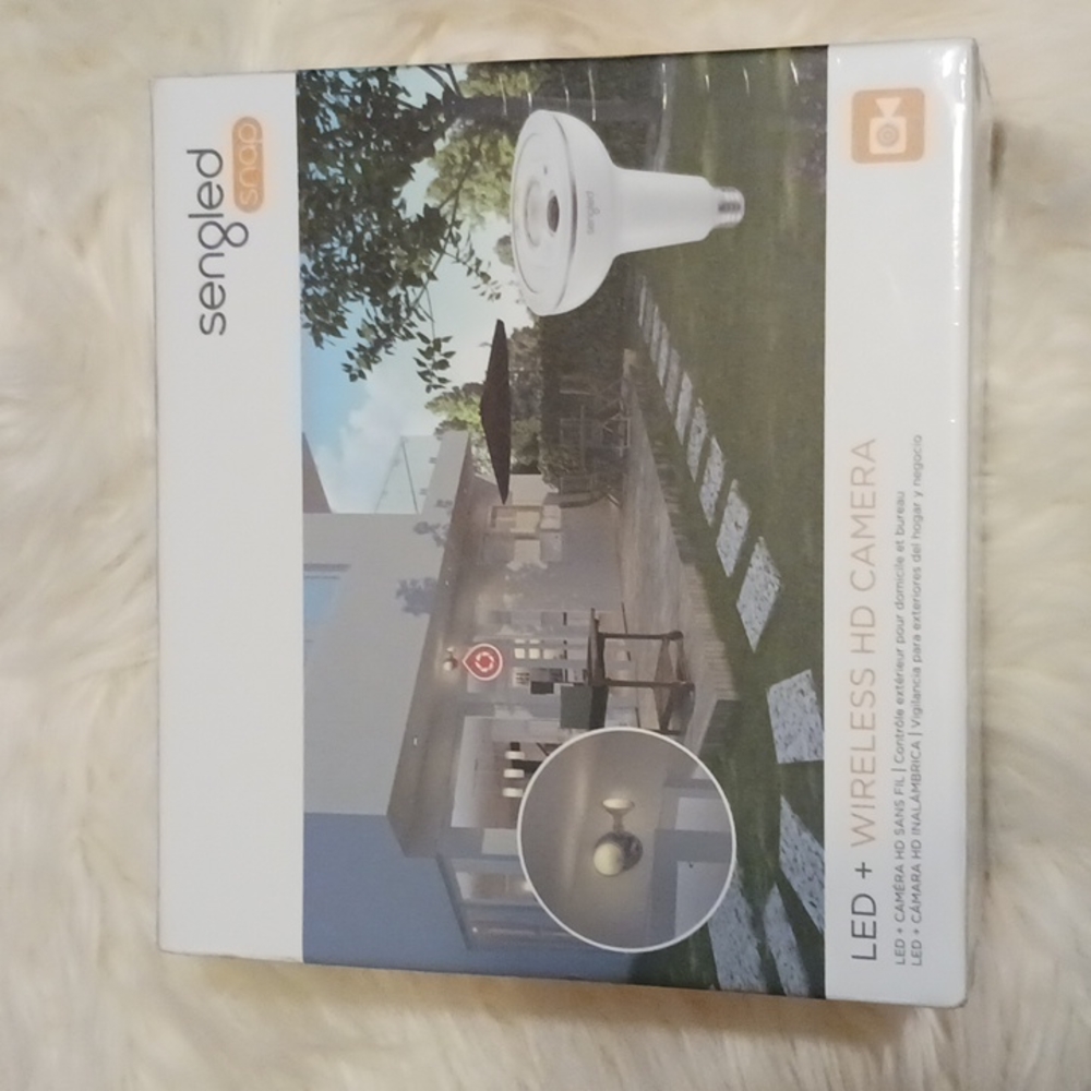 Sengled Snap LED + Wireless HD Camera 60 Watt. NWT. Never been out of box.